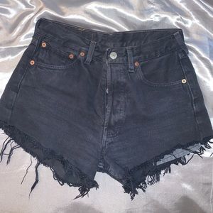 Black Levi’s denim shorts